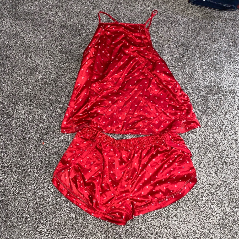 red ‘xoxo’ silk set